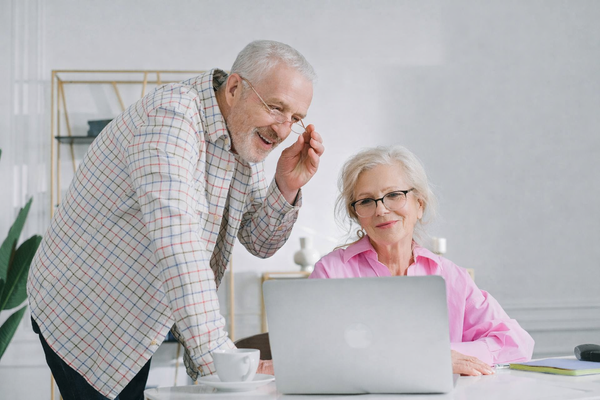 Couple Shopping Medicare Advantage Plans During Enrollment Period